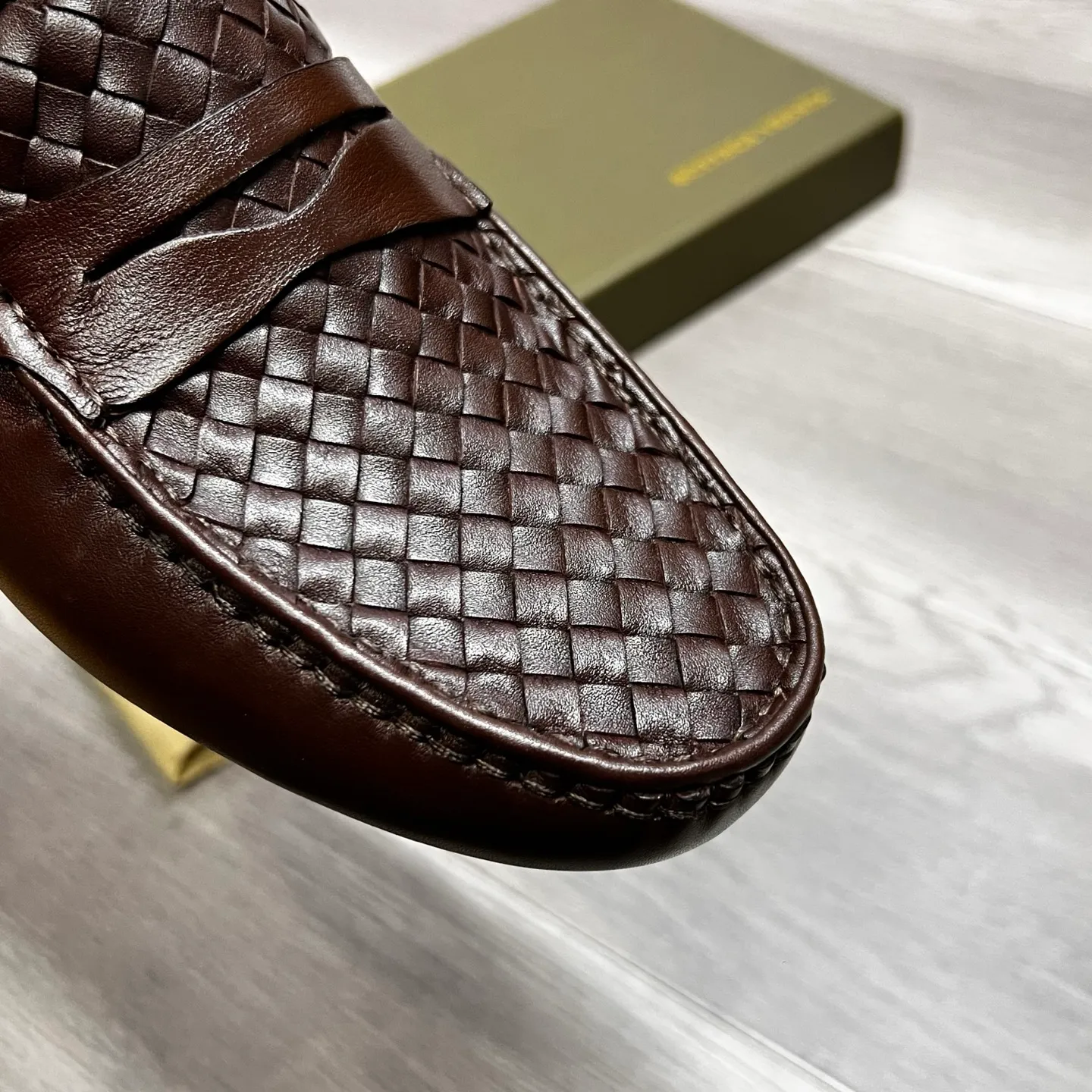 Factory price 480 BV〰️Purely handmade classic men's beanie shoes👉👉driving shoes, slip-on shoes, woven with cowhide imported from Italy, 💕water-dyed cowhide lining, 🔊original outsole, waterproof platform design, comfortable on the feet. A good choice for traveling and driving, two colors available, code number: 38-44, (45 can be customized)